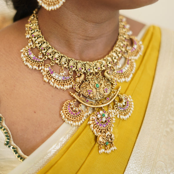 Antique Neck set with Kundan 110245