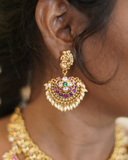 Antique Neck set with Kundan 110245