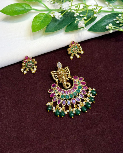 Pendant with Earrings 107330