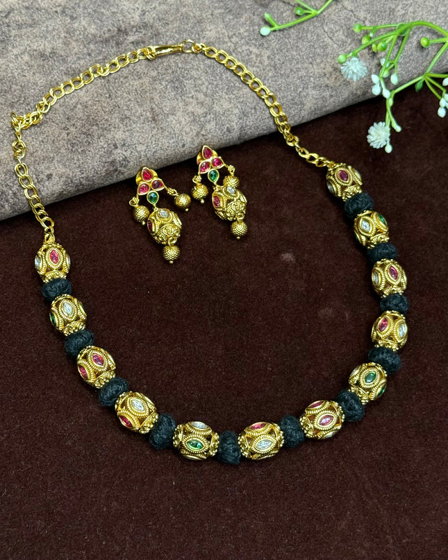 Black Thread Neck Set 107532