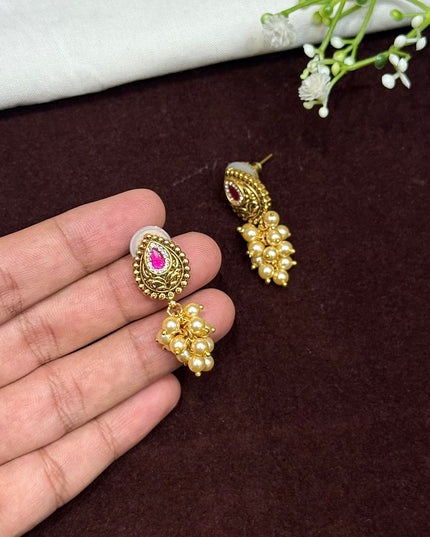 Antique Earrings 107607