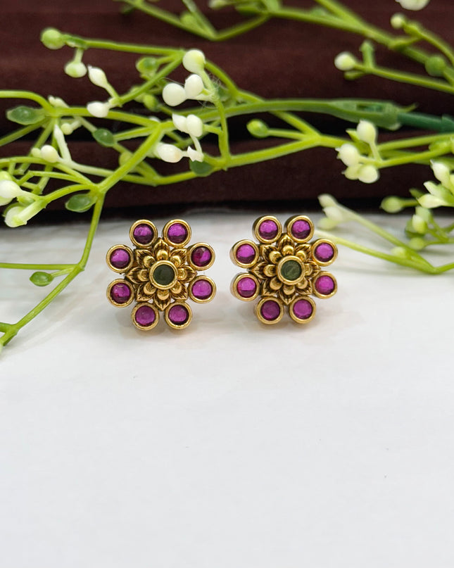 Antique Studs 108664