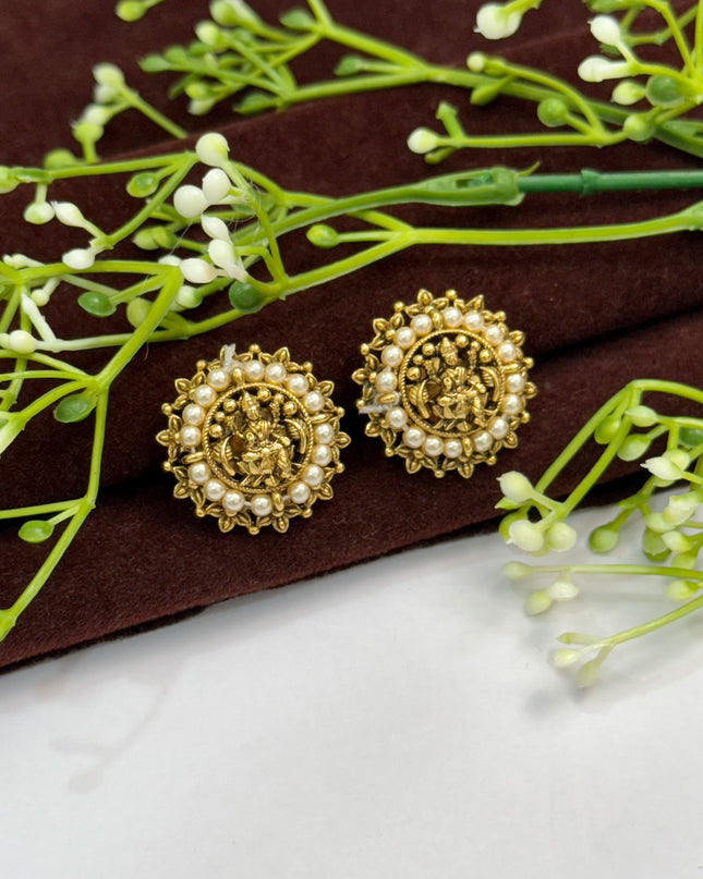 Antique Studs 108665