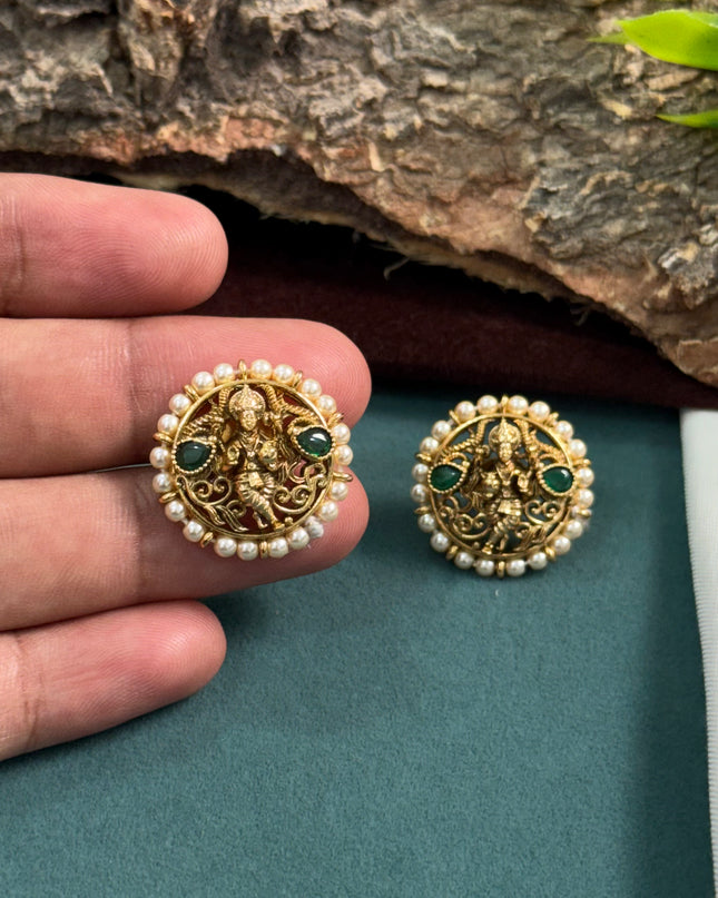 Antique Studs 108737