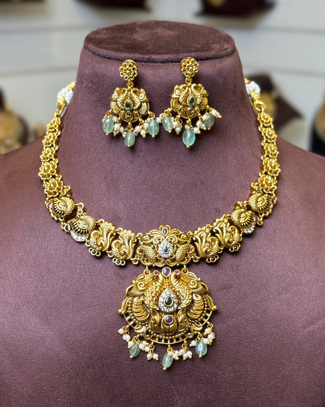 Antique neck set 108797