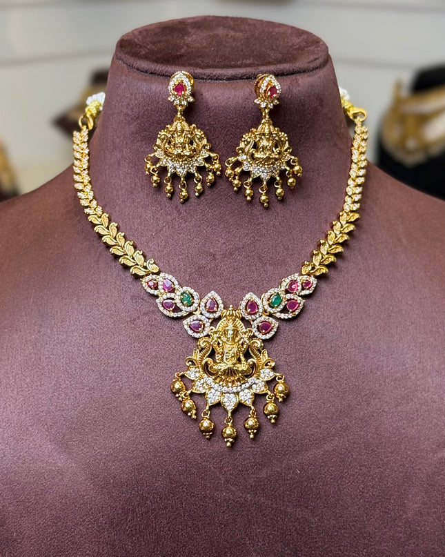 Antique Neck Set 108810