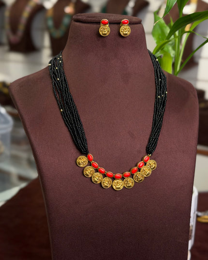Black beads 109776