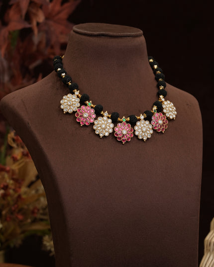 Black Thread Neck Set 111024