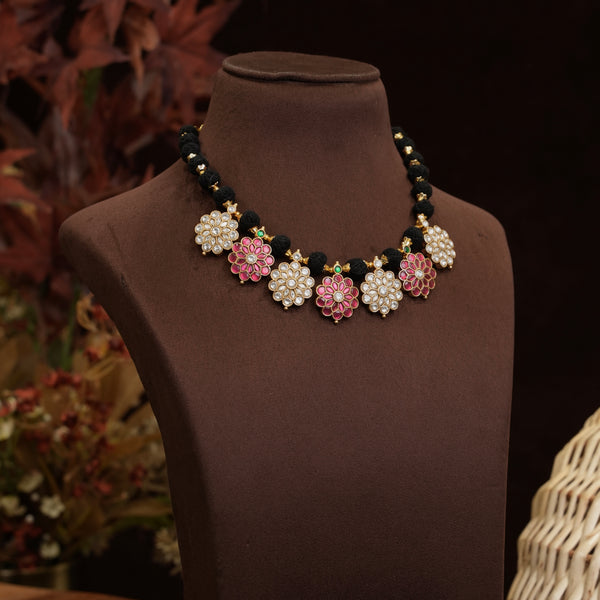 Black Thread Neck Set 111024