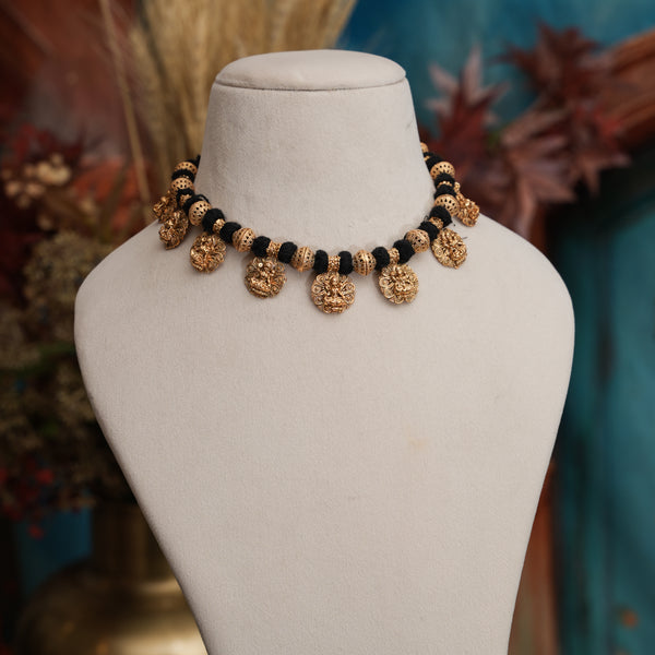 Black Thread 111564
