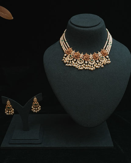 Antique chocker 111723