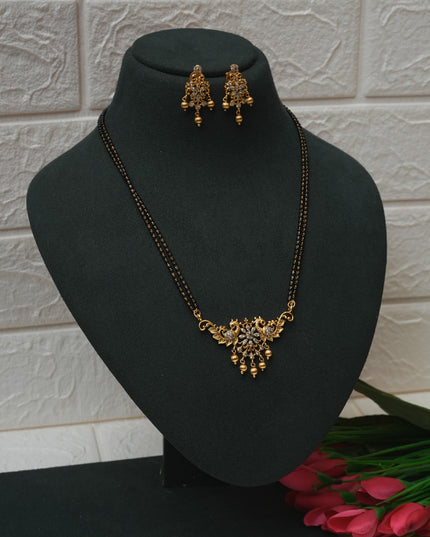 Black beads 112297