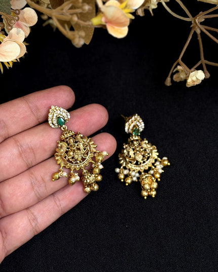 Antique Earrings 110690